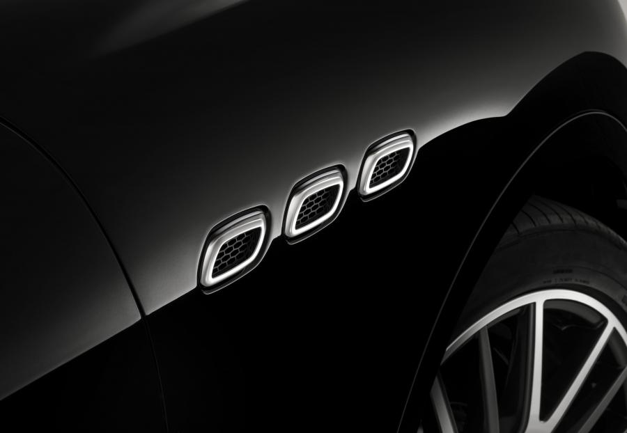 Детали экстерьера Maserati Levante S Q4 GranSport 2018 года  (фото 55 из 59)